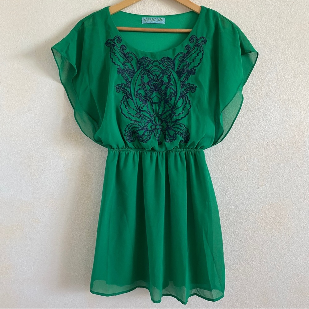 Francesca’s Collections Green Dress with Navy Embroidery Size Small